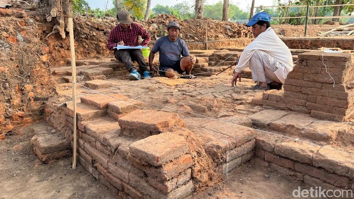 Ekskavasi Candi Bhre Kahuripan di Mojokerto temukan gapura