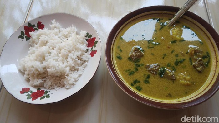 Empal Gentong Khas Cirebon Mang Yatno