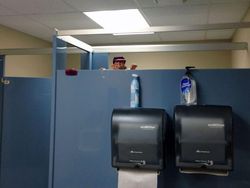 Foto Menakutkan yang Diambil Warganet di Tempat Kerja