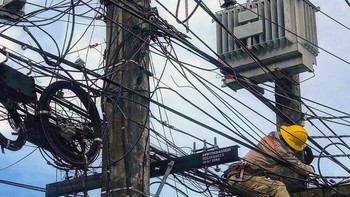 Melihatnya saja ngeri dan khawatir kesetrum. Foto: Reddit via Boredpanda