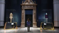 Gaun-gaun Taylor Swift Dipamerkan di Museum London Gaun-gaun Taylor Swift Dipamerkan di Museum London