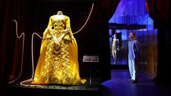 Gaun-gaun Taylor Swift Dipamerkan di Museum London Gaun-gaun Taylor Swift Dipamerkan di Museum London