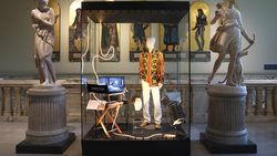 Gaun-gaun Taylor Swift Dipamerkan di Museum London Gaun-gaun Taylor Swift Dipamerkan di Museum London