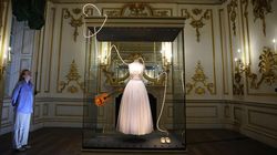 Gaun-gaun Taylor Swift Dipamerkan di Museum London Gaun-gaun Taylor Swift Dipamerkan di Museum London