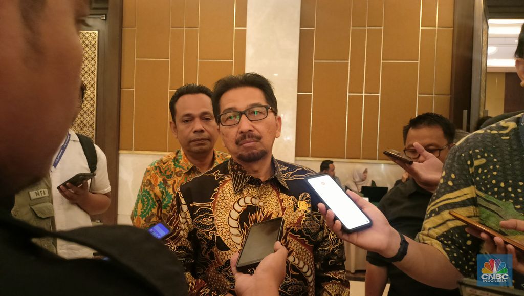 Harga cabai sudah terlampau mahal dalam beberapa waktu terakhir. Solusinya pemerintah melalui Badan Pangan Nasional (Bapanas) meminta masyarakat untuk menanam cabai sendiri di rumah sehingga stok cabai bisa melimpah dan harga bisa lebih ditekan. (CNBC Indonesia/Ferry Sandi)