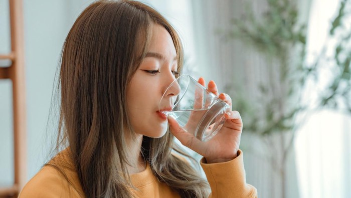 5 Minuman Sehat yang Bantu Turunkan Berat Badan, Termasuk Air Putih-Kopi