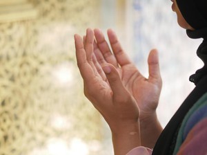 Lirik Sholawat Badar Lengkap dalam Arab, Latin, Artinya