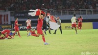 Thailand tampil lebih menyerang pada babak kedua. Namun belum ada gol yang dihasilkan hingga menit 70. Namun Thailand masih juga mampu menyamakan kedudukan. (Foto: Deny Prasetyo/detikJatim)