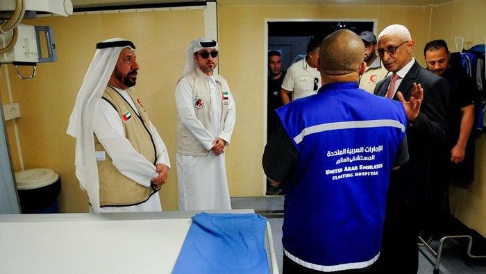 Medical Director Ahmed Mubarak speaks to Secretary General of the Emirates Red Crescent Authority Rashid Al Mansouri and Egypt's North Sinai governor Khaled Megawer during their visit to a United Arab Emirates makeshift hospital as the fourth and largest UAE ship with humanitarian aid for Palestinians in Gaza as part of Operation Chivalrous Knight, amid the ongoing conflict between Israel and Hamas, is docked at Al-Arish sea port, on the Sinai peninsula, Egypt, July 26, 2024. REUTERS/Shokry Hussein