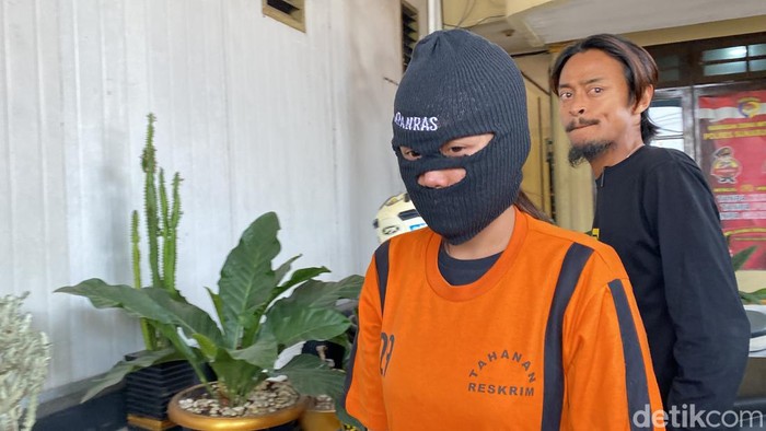 IRT sekaligus selebgram asal Sukabumi ditangkap usai ;ive streaming bugil