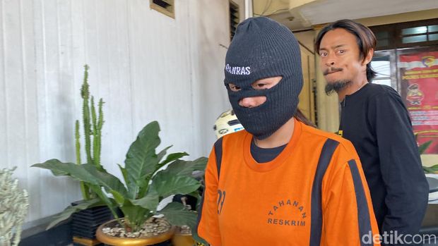 IRT sekaligus selebgram asal Sukabumi ditangkap usai ;ive streaming bugil