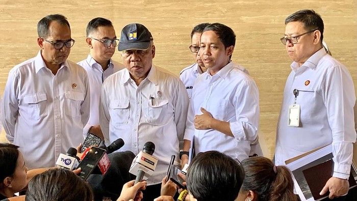 Jajaran OIKN usai rapat dengan Jokowi di Istana Garuda.