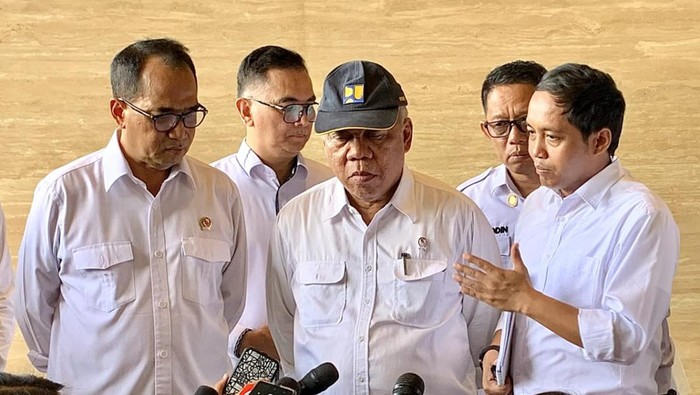 Jajaran Otorita IKN usai rapat dengan Jokowi di IKN.