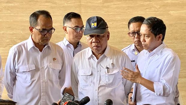 Jajaran Otorita IKN usai rapat dengan Jokowi di IKN.