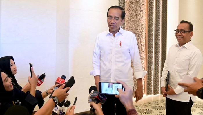 Jokowi di Kantor Presiden IKN Nusantara.