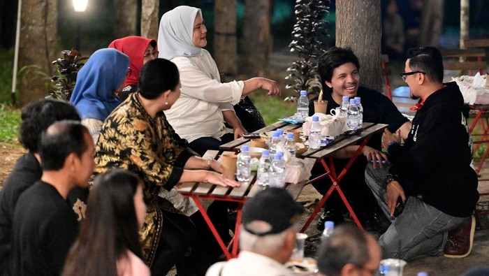 Jokowi makan malam bersama influencer di IKN