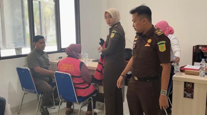 Kejari Lahat menetapkan satu tersangka baru dalam dugaan korupsi 3 kegiatan Inspektorat Kabupaten Lahat, tahun anggaran 2020. Korupsi tersebut merugikan negara lebih dari Rp 800 juta.