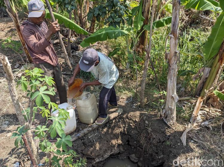 Krisis Air Bersih Dampak Kekeringan di Ponorogo