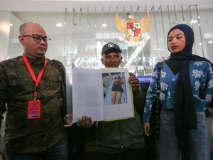 Ayah Dini Mencari Keadilan ke Komisi Yudisial Usai Ronald Tannur Bebas