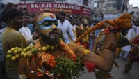 Festival ini dirayakan untuk menghormati Dewi Mahakali, festival ini juga menarik para penggemar dari seluruh penjuru negara bagian.