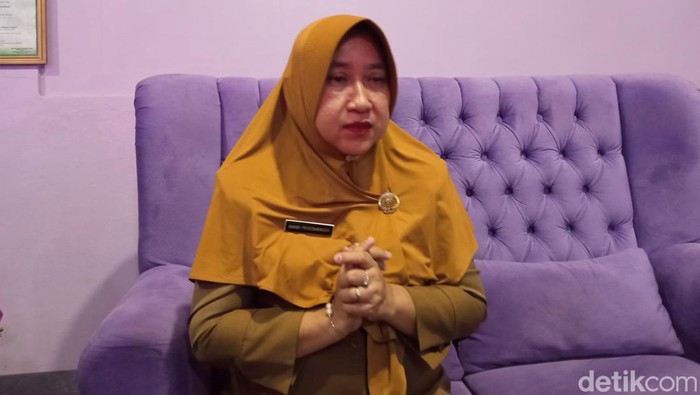 Kepala SMA Negeri 1 Cirebon, Naning Priyatnaningsih
