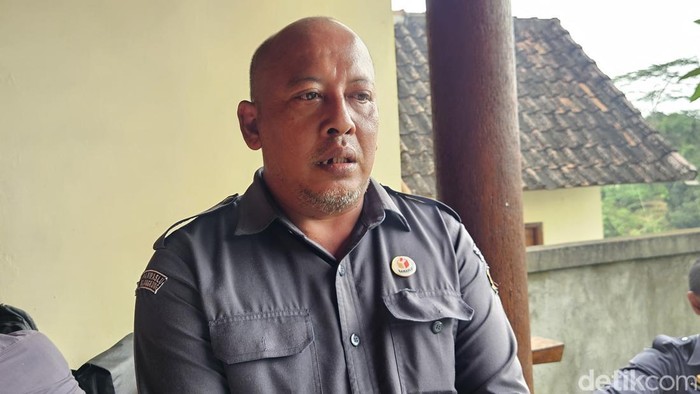 Ketua Bawaslu Klungkung, I Komang Supardika, saat diwawancarai, Senin (29/7/2024).