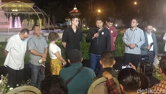 Ketua Organizing Committee Piala Presiden 2024, Risha Adi Widjaya, saat konferensi pers di Puro Mangkunegaran, Kota Solo, Senin (29/7/2024).