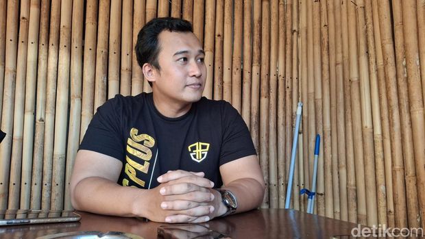 Ketua Yayasan Komunitas Bipolar Bali Gede Krisna Juliartha Putra ketika diwawancarai detikBali pada Kamis (20/6/2024). (Ni Wayan Santi Ariani)