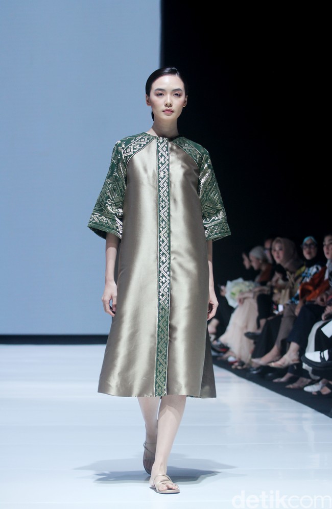 Fashion show koleksi terbaru Andreas Odang yang mengangkat tenun songket Bali untuk Cita Tenun Indonesia, bertempat di La Piazza Fashion Teen, Kelapa Gading, Jakarta, Jumat [26/7/2024]. Foto: Mohammad Abduh/detikcom.