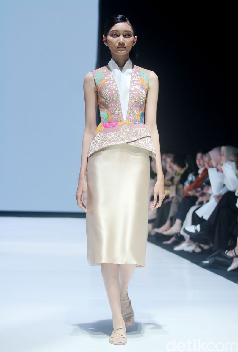 Koleksi Andreas Odang [Cita Tenun Indonesia/CTI], Bertempat di Fashion Teen La Piazza, Jakarta Fashion & Food Festival 2024, Kelapa Gading, Jakarta, Jumat [26/7/2024]. Foto: Mohammad Abduh/detikcom.