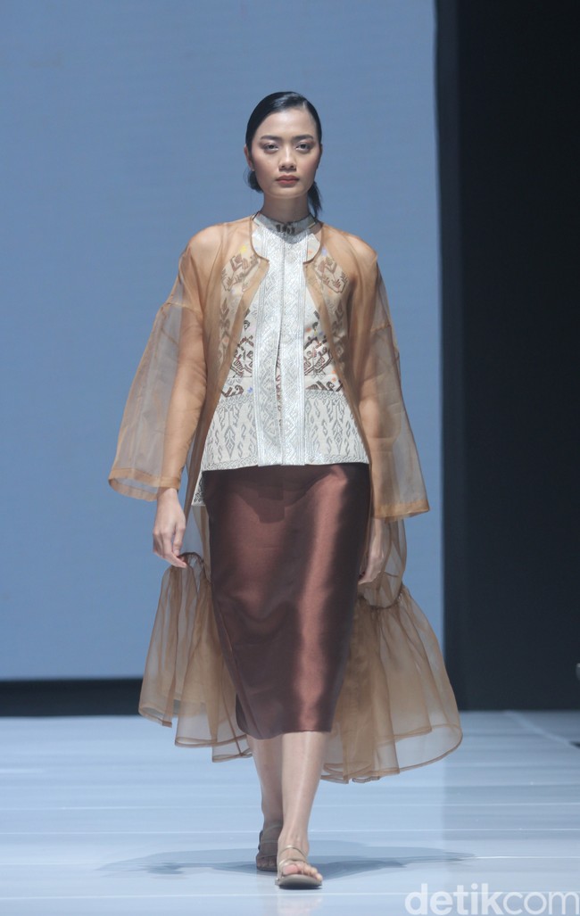 Fashion show koleksi terbaru Andreas Odang yang mengangkat tenun songket Bali untuk Cita Tenun Indonesia, bertempat di La Piazza Fashion Teen, Kelapa Gading, Jakarta, Jumat [26/7/2024]. Foto: Mohammad Abduh/detikcom.