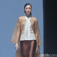 Fashion show koleksi terbaru Andreas Odang yang mengangkat tenun songket Bali untuk Cita Tenun Indonesia, bertempat di La Piazza Fashion Teen, Kelapa Gading, Jakarta, Jumat [26/7/2024]. Foto: Mohammad Abduh/detikcom.