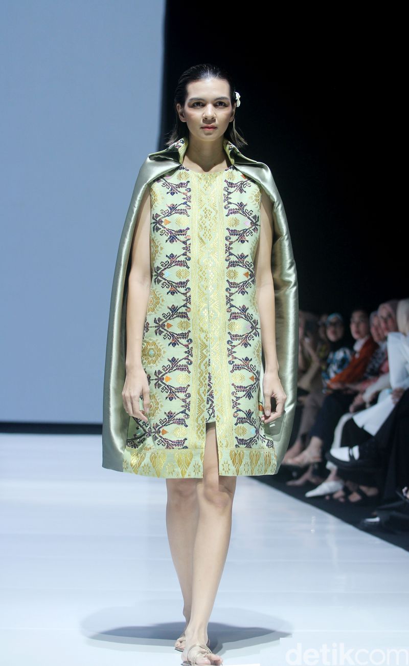 Koleksi Andreas Odang [Cita Tenun Indonesia/CTI], Bertempat di Fashion Teen La Piazza, Jakarta Fashion & Food Festival 2024, Kelapa Gading, Jakarta, Jumat [26/7/2024]. Foto: Mohammad Abduh/detikcom.