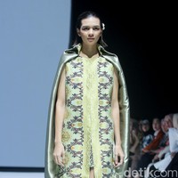 Fashion show koleksi terbaru Andreas Odang yang mengangkat tenun songket Bali untuk Cita Tenun Indonesia, bertempat di La Piazza Fashion Teen, Kelapa Gading, Jakarta, Jumat [26/7/2024].  Foto: Mohammad Abduh/detikcom.