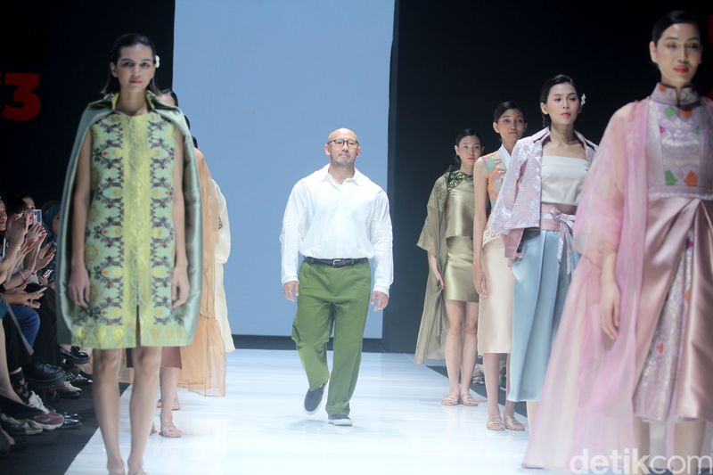 Koleksi Andreas Odang [Cita Tenun Indonesia/CTI], Bertempat di Fashion Teen La Piazza, Jakarta Fashion & Food Festival 2024, Kelapa Gading, Jakarta, Jumat [26/7/2024]. Foto: Mohammad Abduh/detikcom.