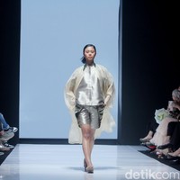 Fashion show koleksi terbaru Andreas Odang yang mengangkat tenun songket Bali untuk Cita Tenun Indonesia, bertempat di La Piazza Fashion Teen, Kelapa Gading, Jakarta, Jumat [26/7/2024]. Foto: Mohammad Abduh/detikcom.