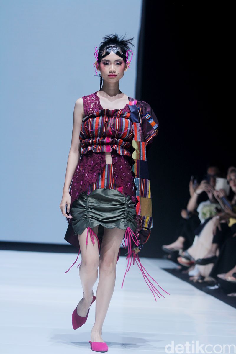 Koleksi CTI di Jakarta Fashion & Food Festival 2024