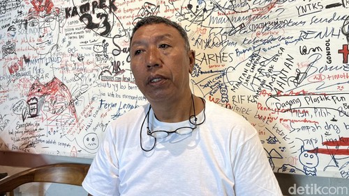 Komang Sudiarta alias Om Bemo, Founder Malu Dong Community. Ajak pecinta layang-layang di Bali peduli lingkungan. (Ida Bagus Putu Mahendra/detikBali)