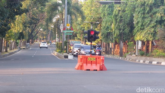Kondisi lampu merah di perempatan komplek Pemkab Cirebon