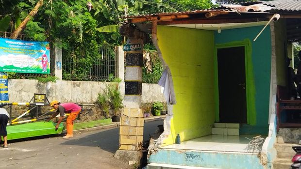 Lokasi mobil tabrak warung di Cipayung, Jakarta Timur (Jaktim).