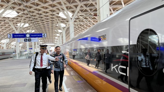 Masinis Kereta Cepat