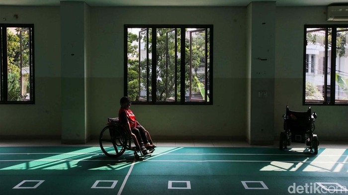 Melihat Persiapan Atlet Peparnas Boccia DKI Jakarta Para Atlet Pekan Paralimpiade Nasional (Peparnas) Cabang Olahraga Boccia Provinsi DKI Jakarta tengah berlatih di YPAC Jakarta, Senin (29/7/2024). Para atlet ini mempersiapkan diri untuk tampil dalam Papernas XVII yang akan diselenggarakan di Surakarta pada Oktober 2024 mendatang.
