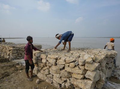 Melihat Persiapan Festival Kumbh Mela di India