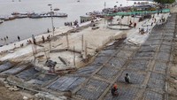 Festival Kumbh Mela biasanya diikuti ratusan ribu hingga jutaan umat Hindu, mulai dari anak-anak, laki-laki, perempuan hingga orang tua. Dalam ritual ini, mereka akan mandi di sungai tersebut, sebagai dari ritual penghapusan dosa.
