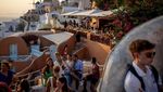 Menikmati Senja di Santorini
