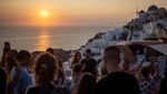 Penampakan Santorini Penuh Sesak Wisatawan