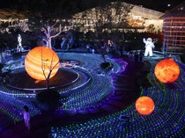 Menjelajahi Luar Angkasa di Pameran Galactic Glow PVJ