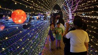 Berpetualang di area ini memberikan pengalaman yang tak terbatas. Bukan hanya nilai visual saja, tempat ini juga menawarkan media edukasi yang sungguh menarik. Visual alurnya benar-benar memanjakan. Mulai dari menjamah permukaan Mars yang bebatuan hingga Venus yang memancarkan sinar cahaya keemasan.   