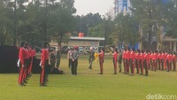 Paskibraka identik dengan langkah tegap dari awal berjalannya upacara hingga selesai. Sehingga para pelatih tetap fokus dalam upaya meningkatkan kekompakan gerakan. Dengan demikian langkah tegap setiap paskibra akan lebih mantap serta derap dan ayunannya sesuai. Jadi sehingga ketika adik-adik itu bergerak dari start (awal) hingga pelaksanaan pengibaran maupun penurunan dilihatnya indah, tutup Agus.