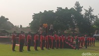 Pelatih Capaskibraka Tingkat Pusat terdiri dari tiga unsur, yakni unsur Polisi, TNI, dan Duta Pancasila Paskibraka Indonesia (DPPI) bersama Komando Garnisun Tetap I/Jakarta. 